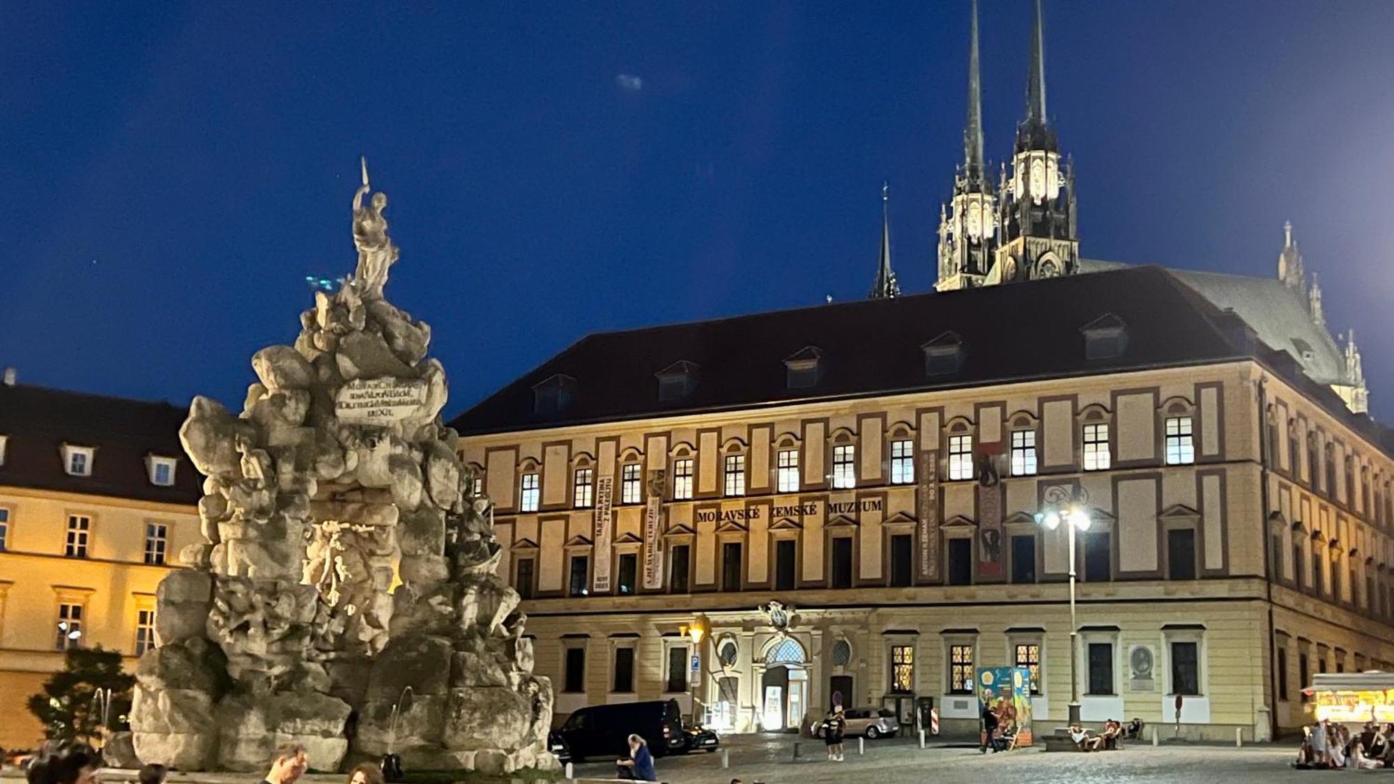Apartman Se Saunou A Terasou S Vyhledem Na Brno Bagian luar foto
