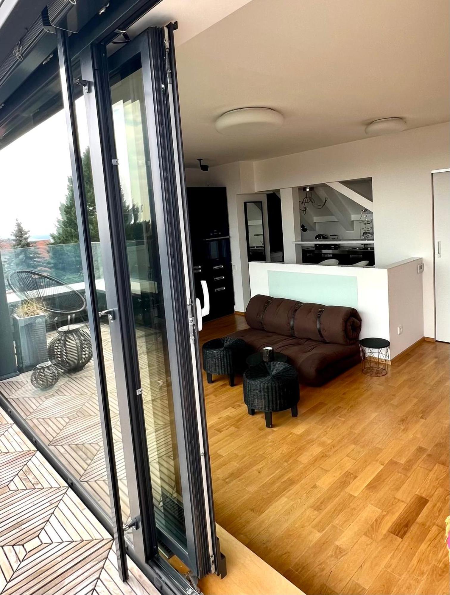 Apartman Se Saunou A Terasou S Vyhledem Na Brno Bagian luar foto